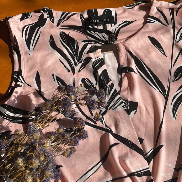 Sleeveless floral print top from Wardrobe - Picture 3 of 6